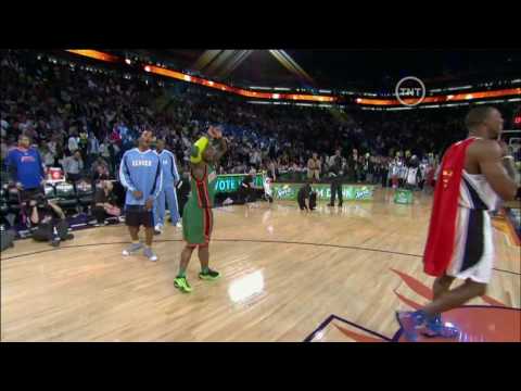 HD-NBA 09 Dunk Contest-Nate Robinson Dunks Over Dwight Howard